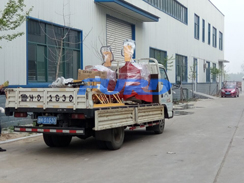 福瑞得機(jī)械手扶壓路機(jī)、框架整平機(jī)已成功裝車及時(shí)發(fā)貨
