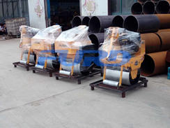 福瑞得機(jī)械5臺壓路機(jī)，一臺混凝土整平機(jī)及時(shí)發(fā)貨