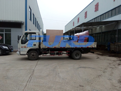 福瑞得機(jī)械瀝青灌縫機(jī)，手扶雙輪壓路機(jī)裝車成功及時(shí)發(fā)貨